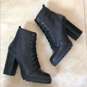 Steve Madden lace up booties 🌸
